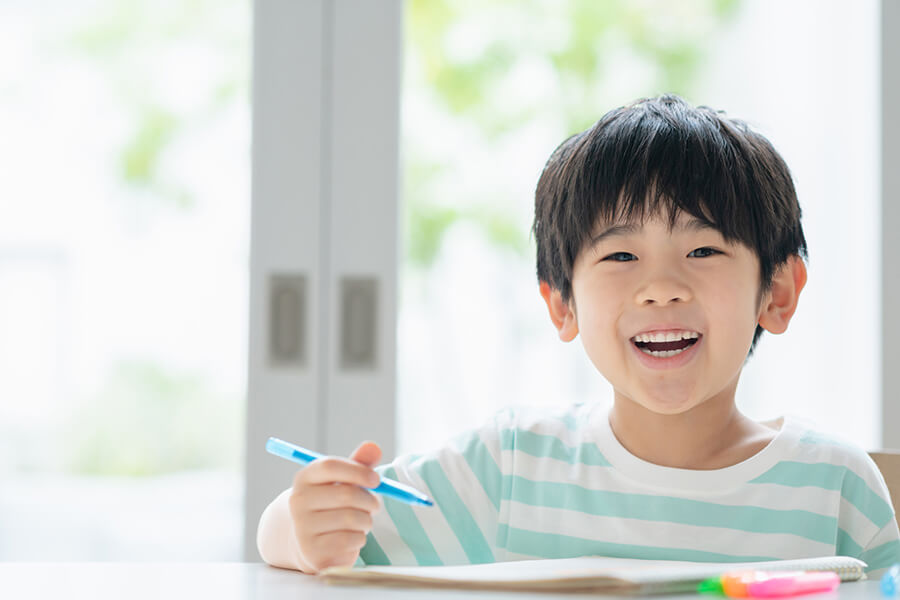 日本人講師による小学生向け英語レッスン